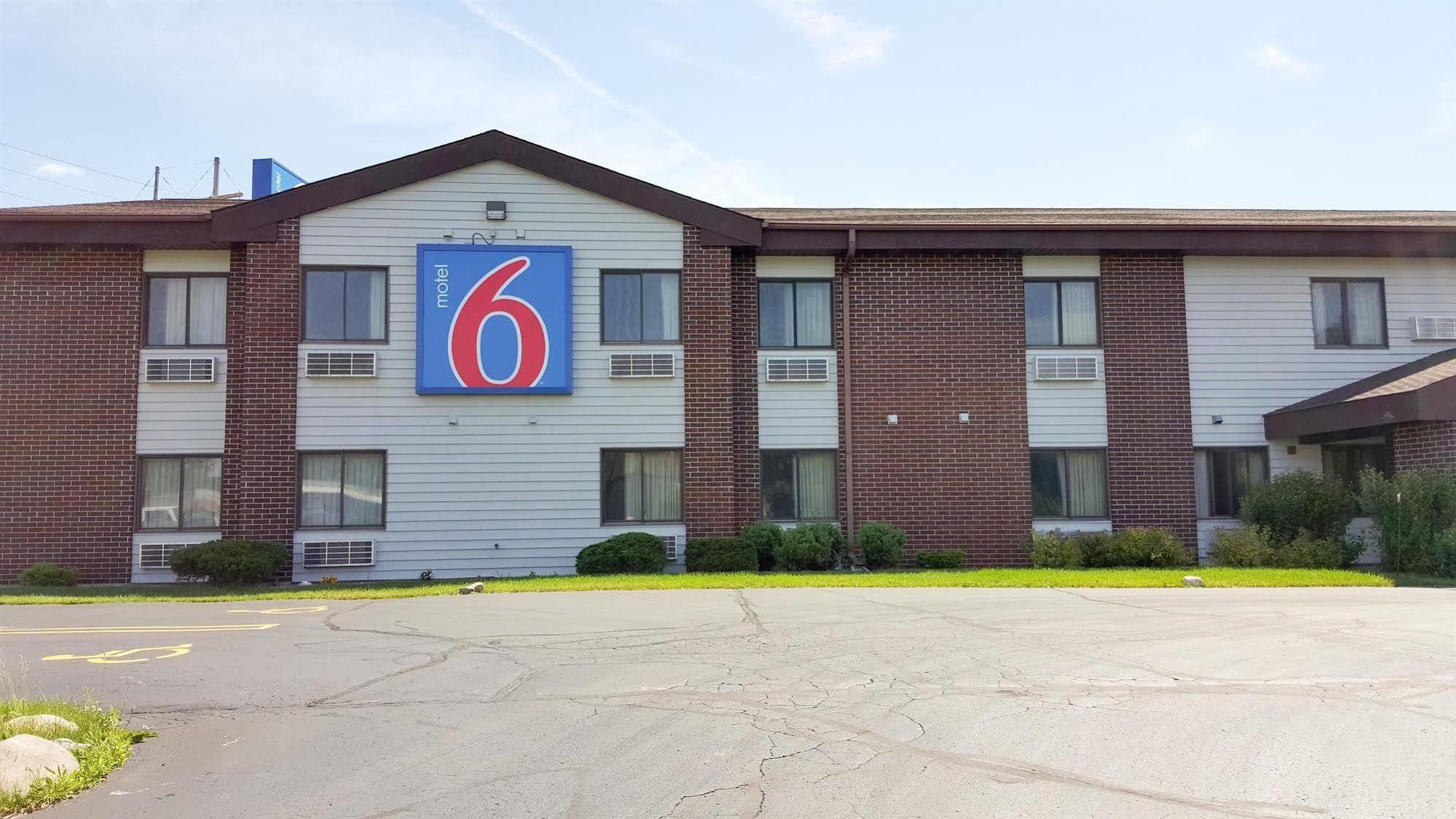 Motel 6-Saukville, Wi Exterior photo